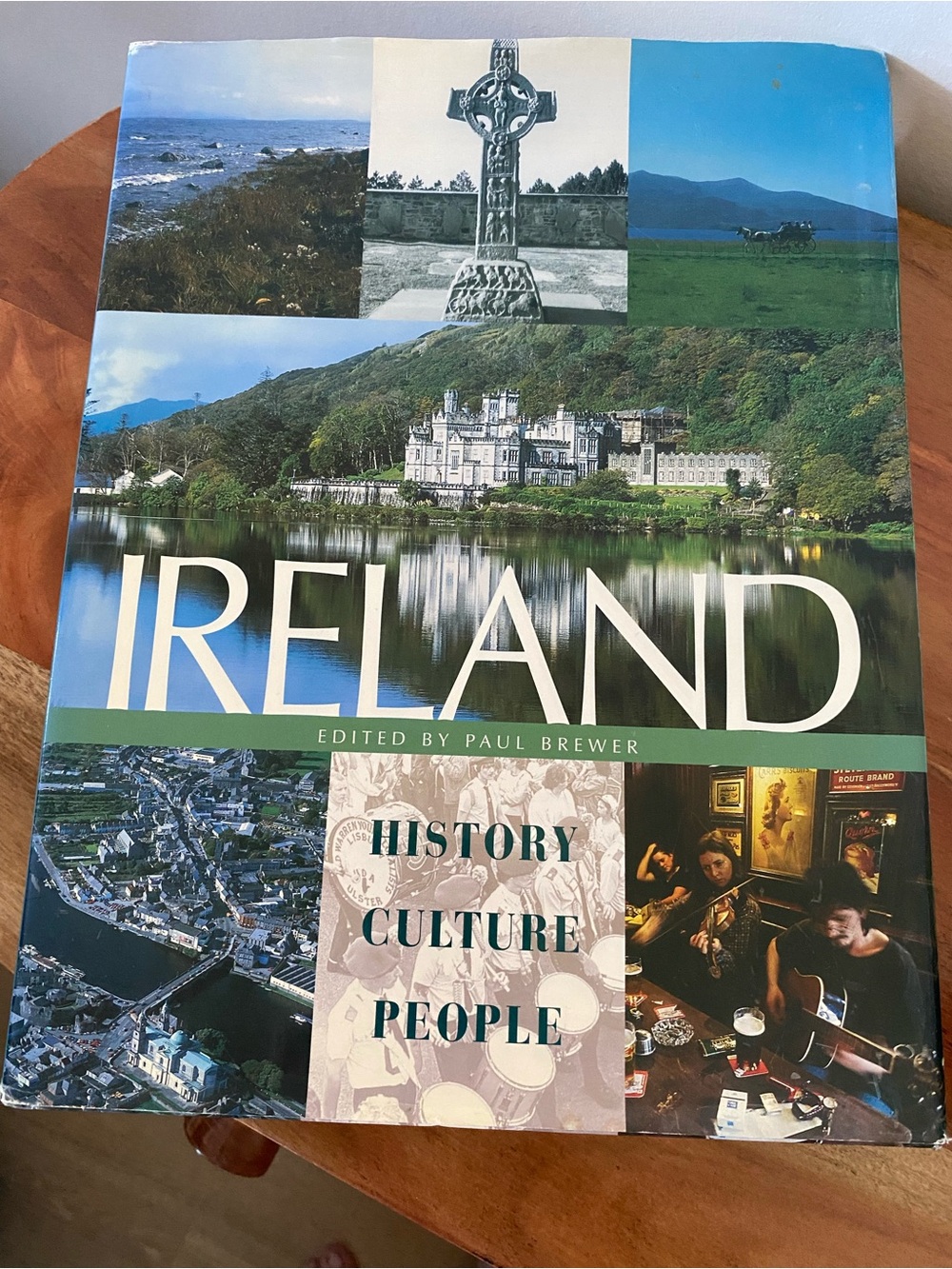 Ireland: History Culture People – Coffee Table Book (Green, Blue)